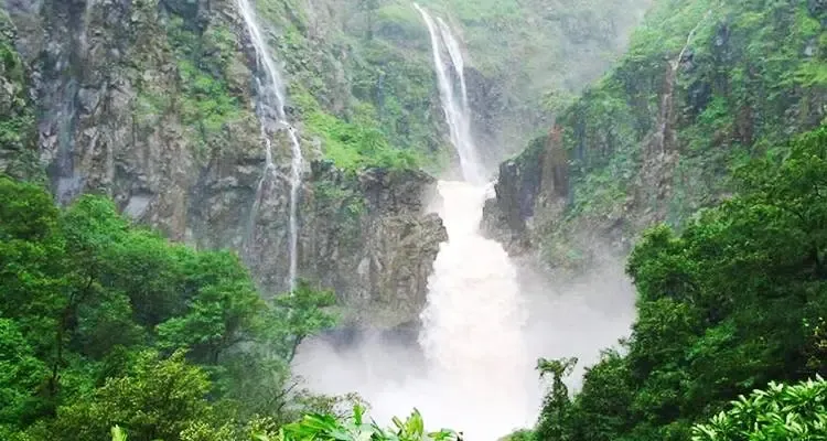 Lingmala Waterfall